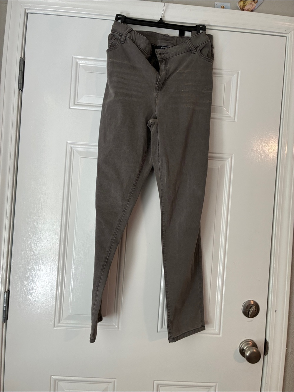Venezia Straight-Leg Jeans in Charcoal Gray
